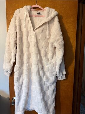 Cuddl Duds Cream Plush Hooded Lounge Robe